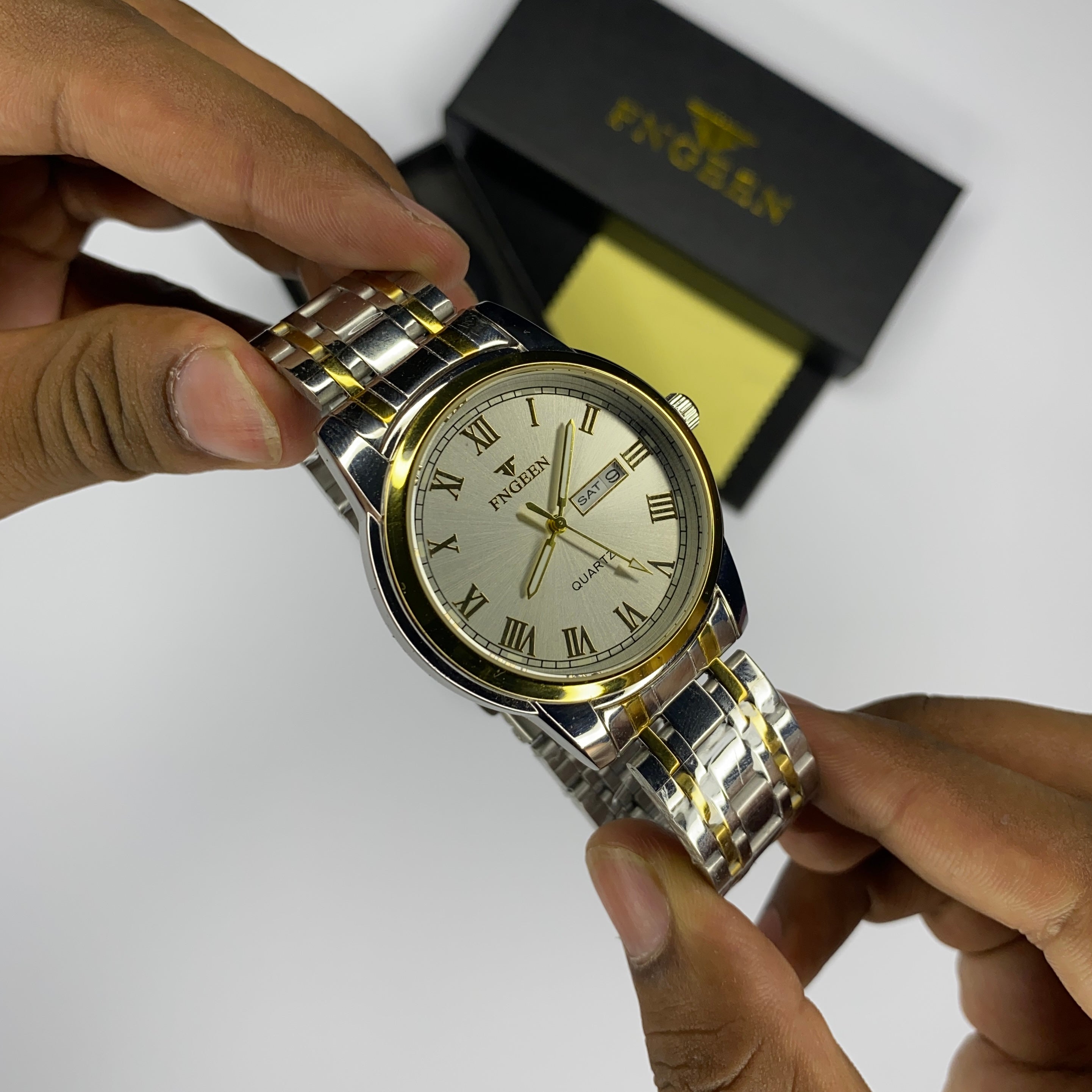 FNGEEN Silver Gold Luxury Watch With Free Cell & Adjustment Tool